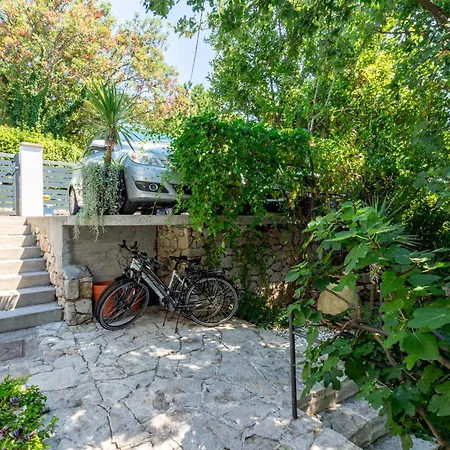 Artistic House With Pool *