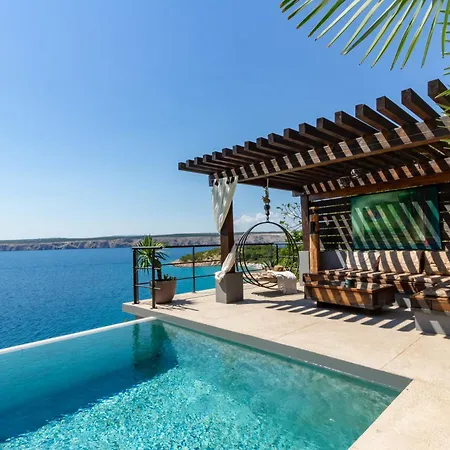 Artistic House With Pool