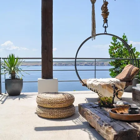 Artistic House With Pool Nyaraló