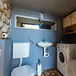 Vakantiehuis Artistic House With Pool