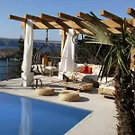 Vakantiehuis Artistic House With Pool *