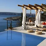 Vakantiehuis Artistic House With Pool