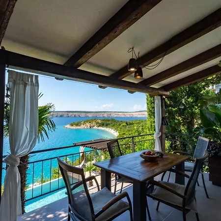 Vakantiehuis Artistic House With Pool *