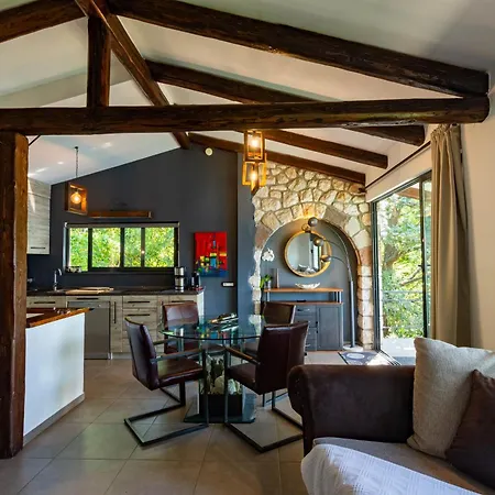Artistic House With Pool Holiday home