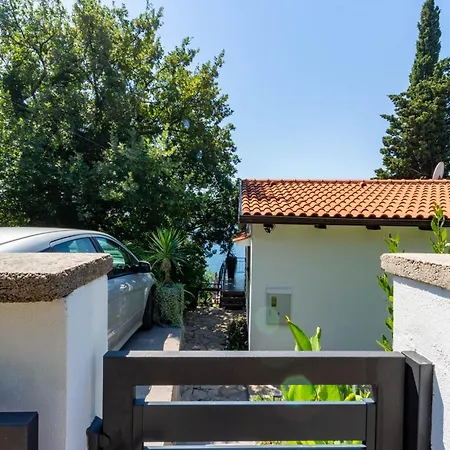 Artistic House With Pool Holiday home Jadranovo