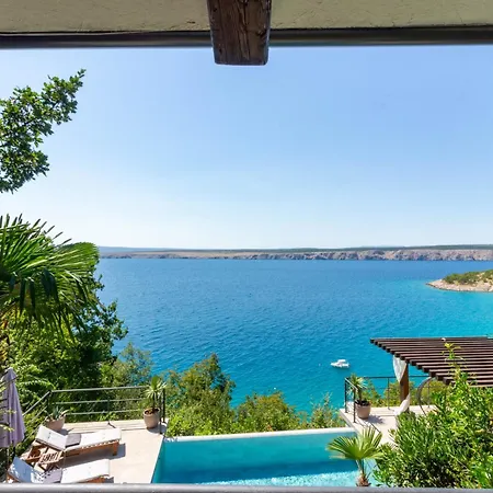 Artistic House With Pool Feriehus *