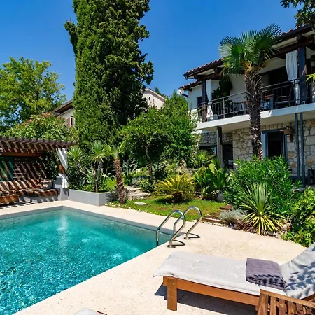 Feriehus Artistic House With Pool *