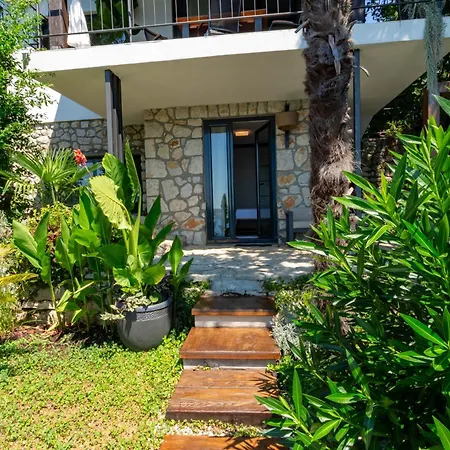 Artistic House With Pool Vakantiehuis *