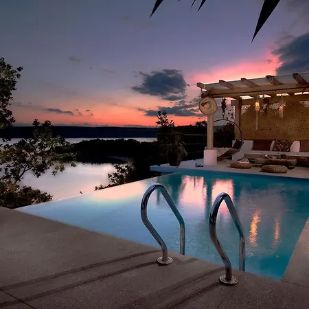 Feriehus Artistic House With Pool *