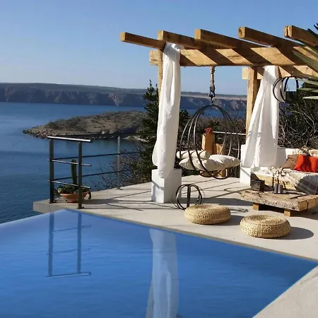 Feriehus Artistic House With Pool