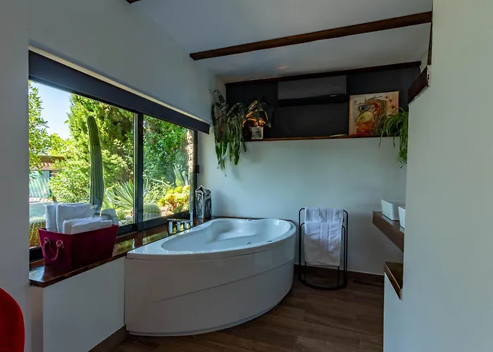 Artistic House With Pool *