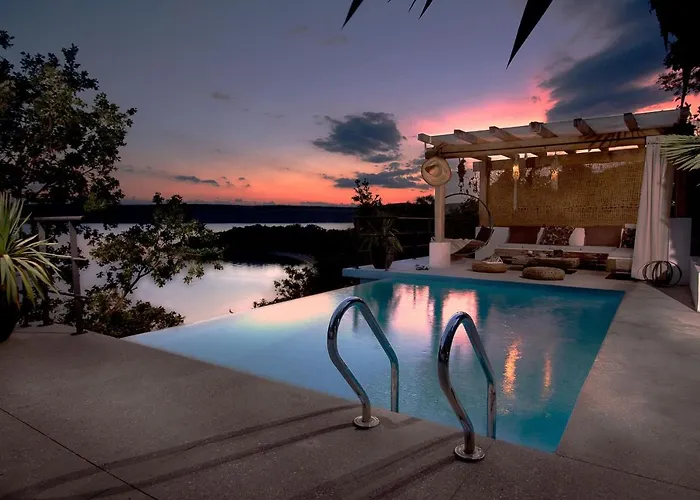 Дом отдыха Artistic House With Pool *