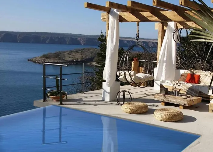 Дом отдыха Artistic House With Pool