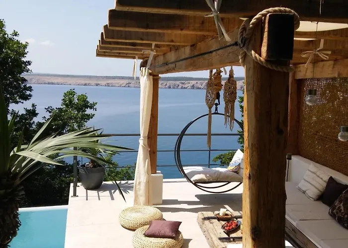 Artistic House With Pool *