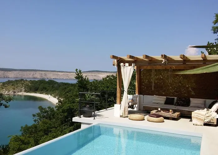 Artistic House With Pool Дом отдыха Ядраново